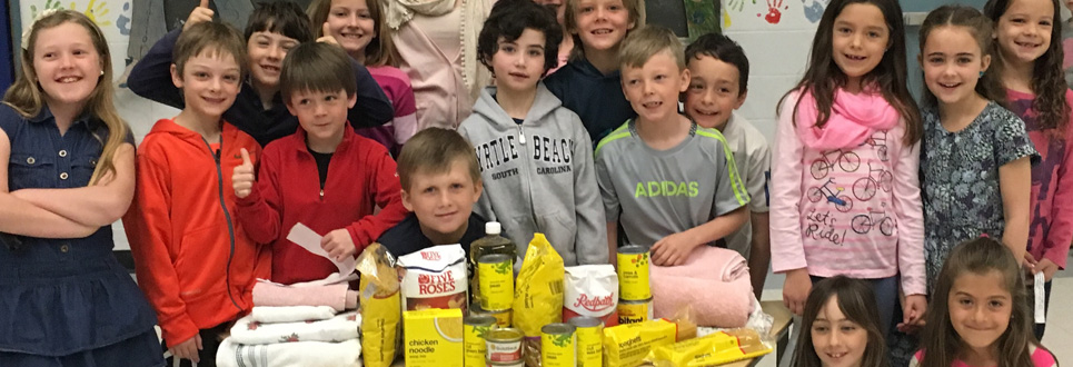 students donating food items